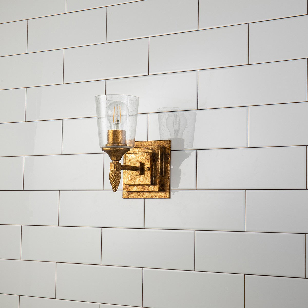 Lucas + McKearn - BB1022G-1-F2G - Une lampe Murale - Vétiver - Feuille d'or