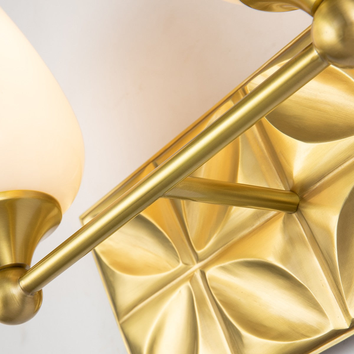 Lucas + McKearn - BB1300AGB-2 - Applique murale deux lumières - Epsilon - Laiton vieilli
