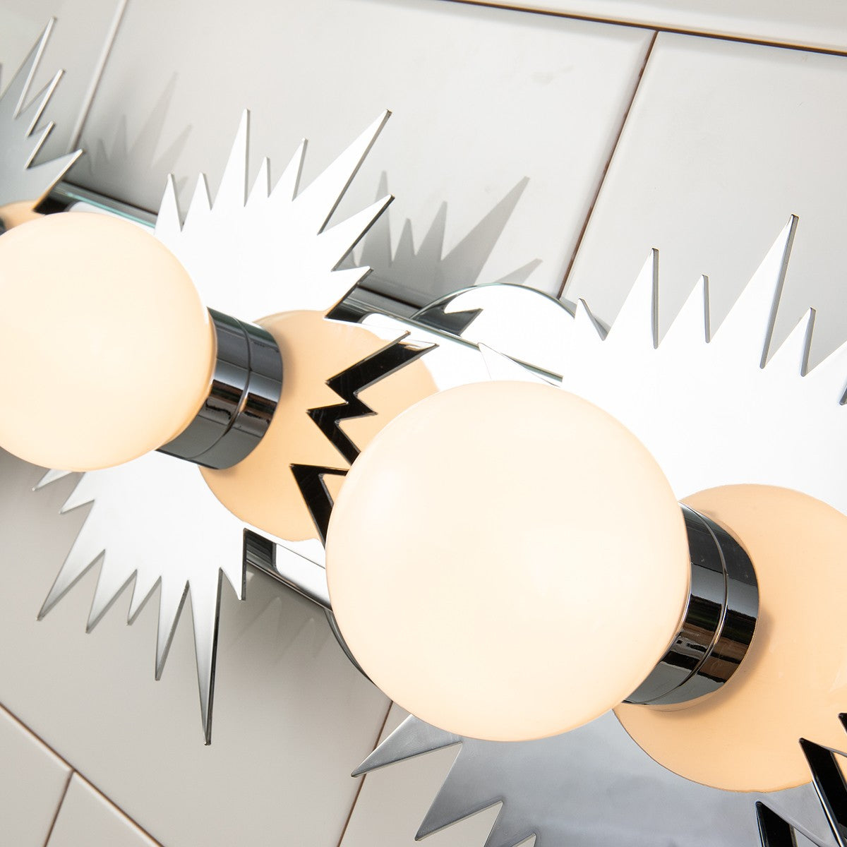 Lucas + McKearn - BB90417PC-4 - Applique murale à quatre lumières - Soleil - Chrome poli