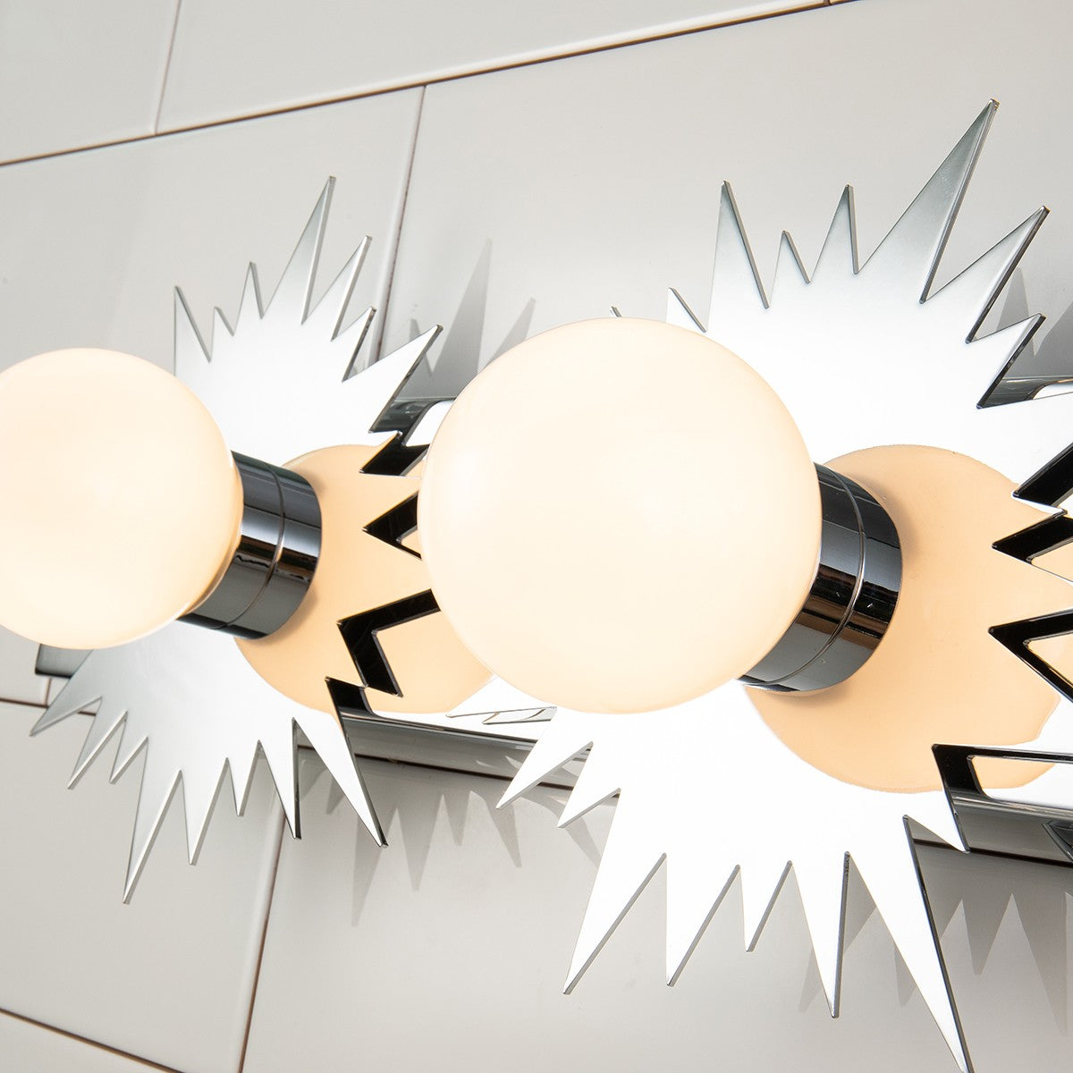 Lucas + McKearn - BB90417PC-4 - Applique murale à quatre lumières - Soleil - Chrome poli