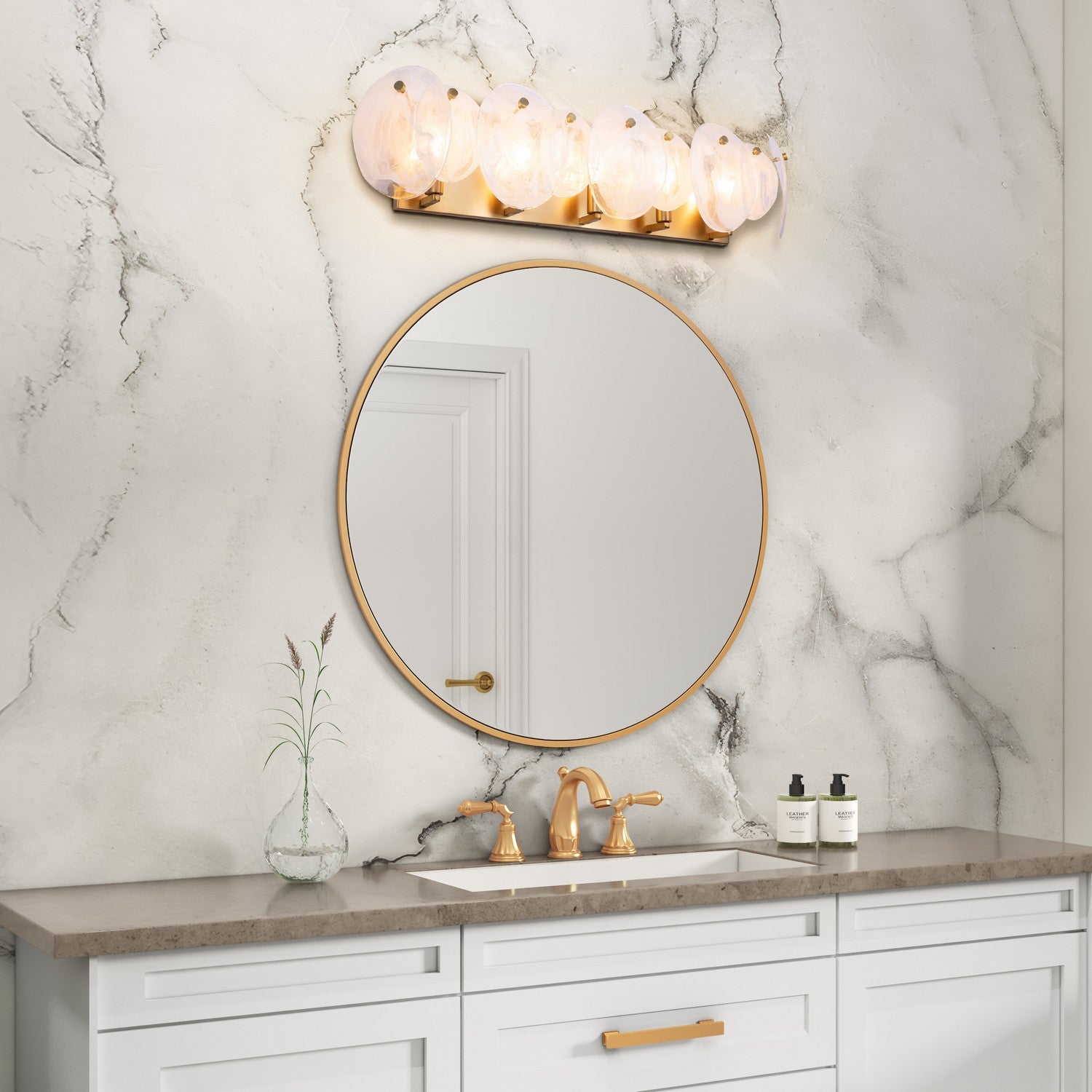 Artcraft Canada - AC12215BR - Meuble-lavabo à cinq lumières - Lily - Laiton brossé