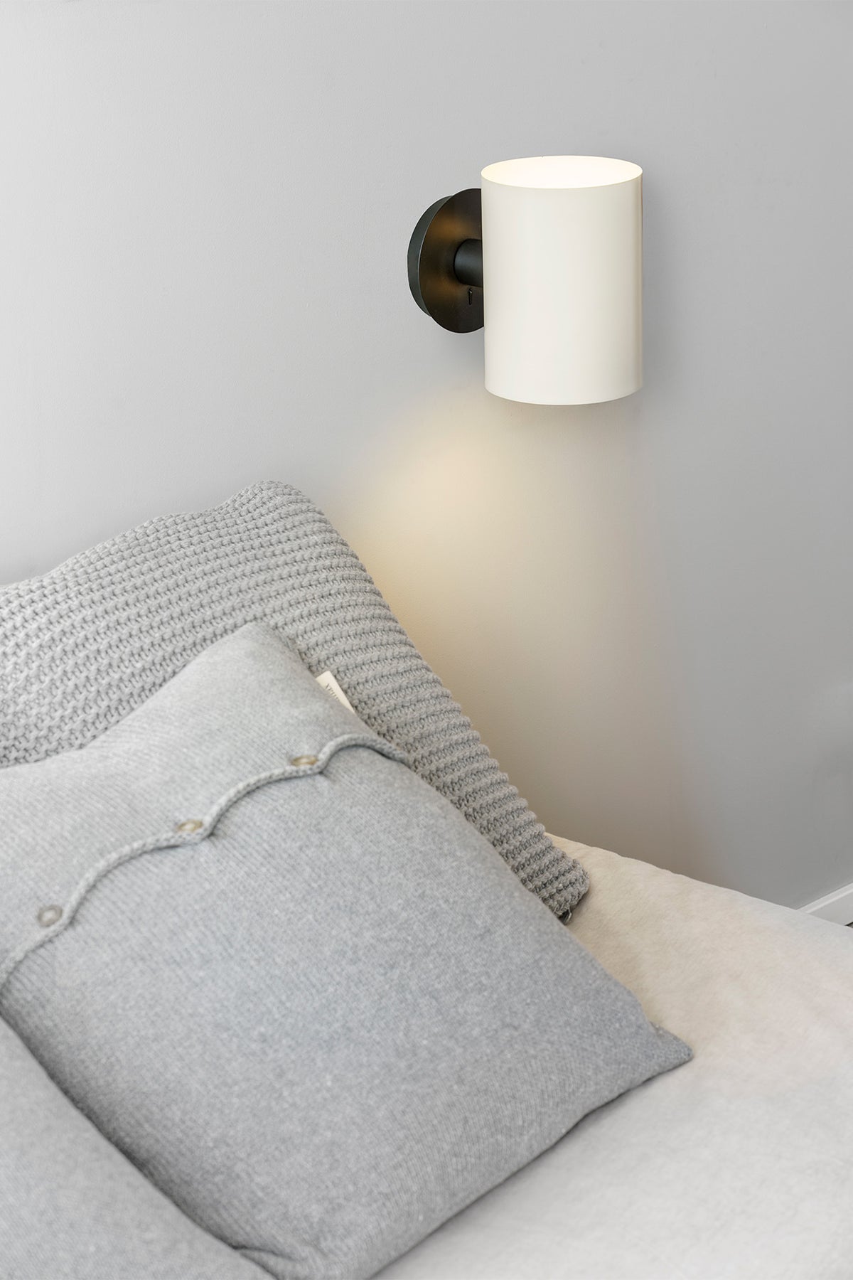 Faro Barcelona 20031-80-US Guadalupe Wall Sconce in Black/Beige