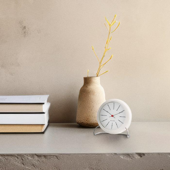 Horloge de table de banquier Arne Jacobsen Clocks 43675, blanche
