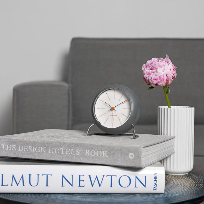 Horloge de table Arne Jacobsen 43694, style banquier, gris foncé