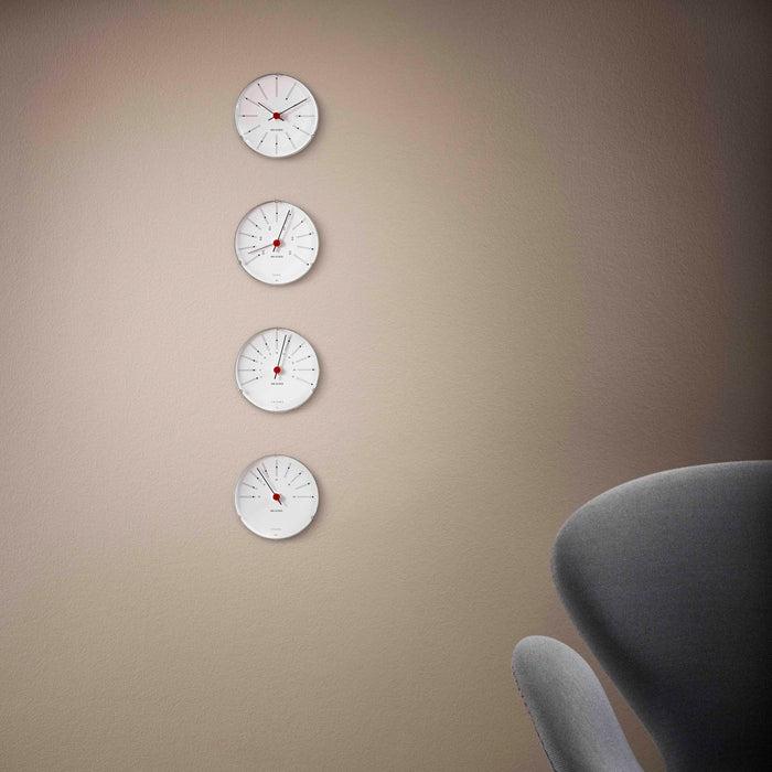 Baromètre de banquier Arne Jacobsen Clocks 43686, blanc/noir/rouge