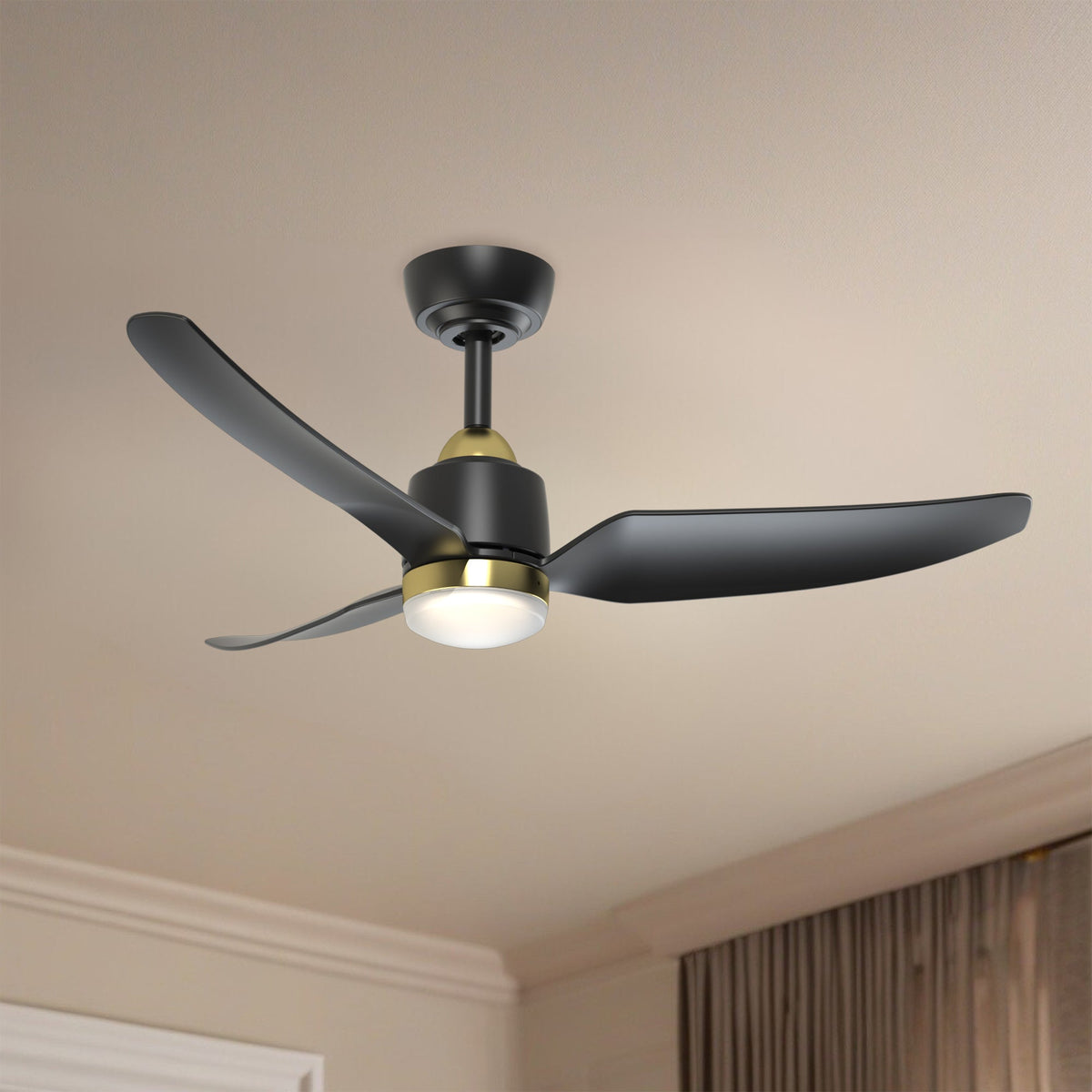 Plafonnier extérieur LED Hugo de Kuzco Lighting CF72942-BG/MB-5CCT Ventilateur en or brossé/noir mat