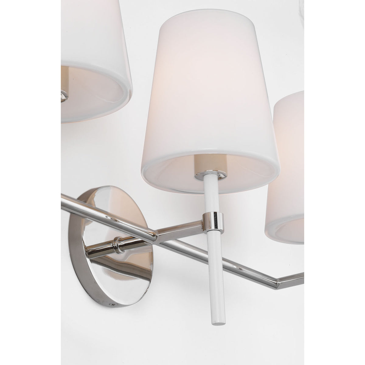 Collection Visual Comfort Studio KSV1013PNGW Applique murale Monroe à 3 lumières
