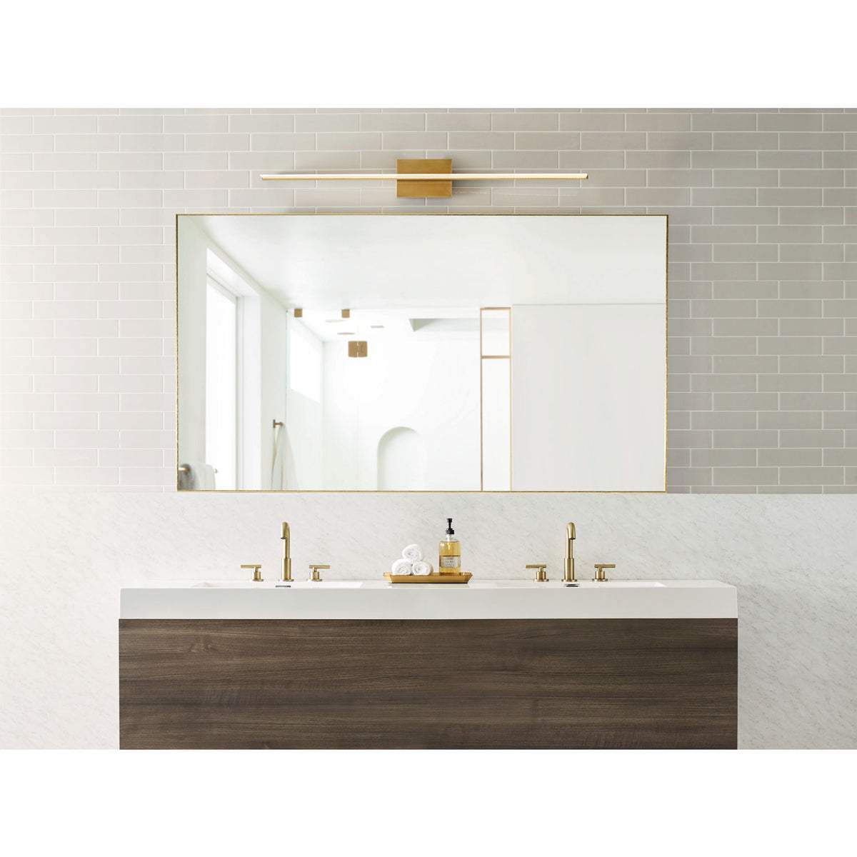 Collection moderne Visual Comfort 700BCSPANB4BR-LED930 Salle de bain de 48 pouces