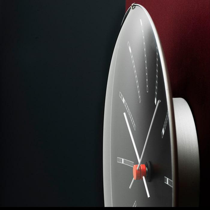Horloge murale Arne Jacobsen Clocks 43636 de style banquier, noire