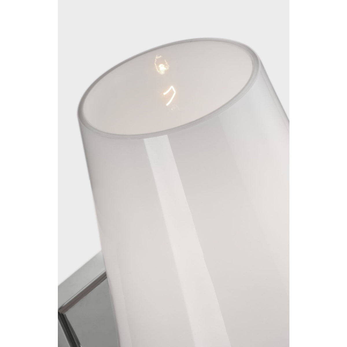 Applique murale de salle de bain haute classique Beckham de la collection Visual Comfort Studio TV1001PN
