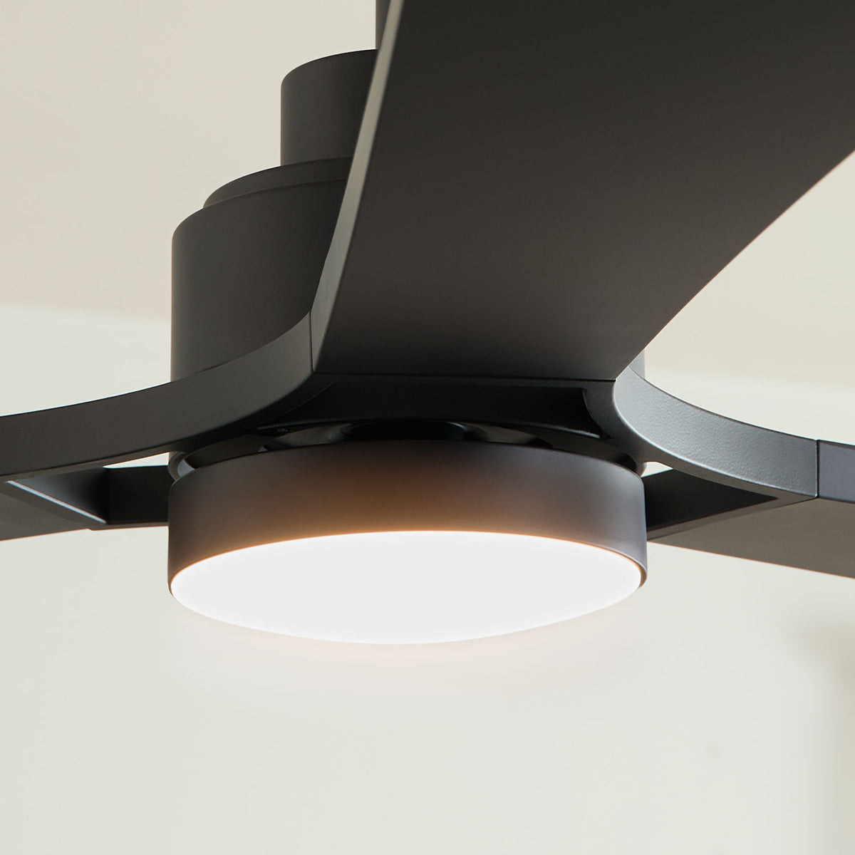 Confort visuel Ventilateur Collection 3TRLSM60MBKD Plafond LED intelligent Trillium 60" Ventilateur