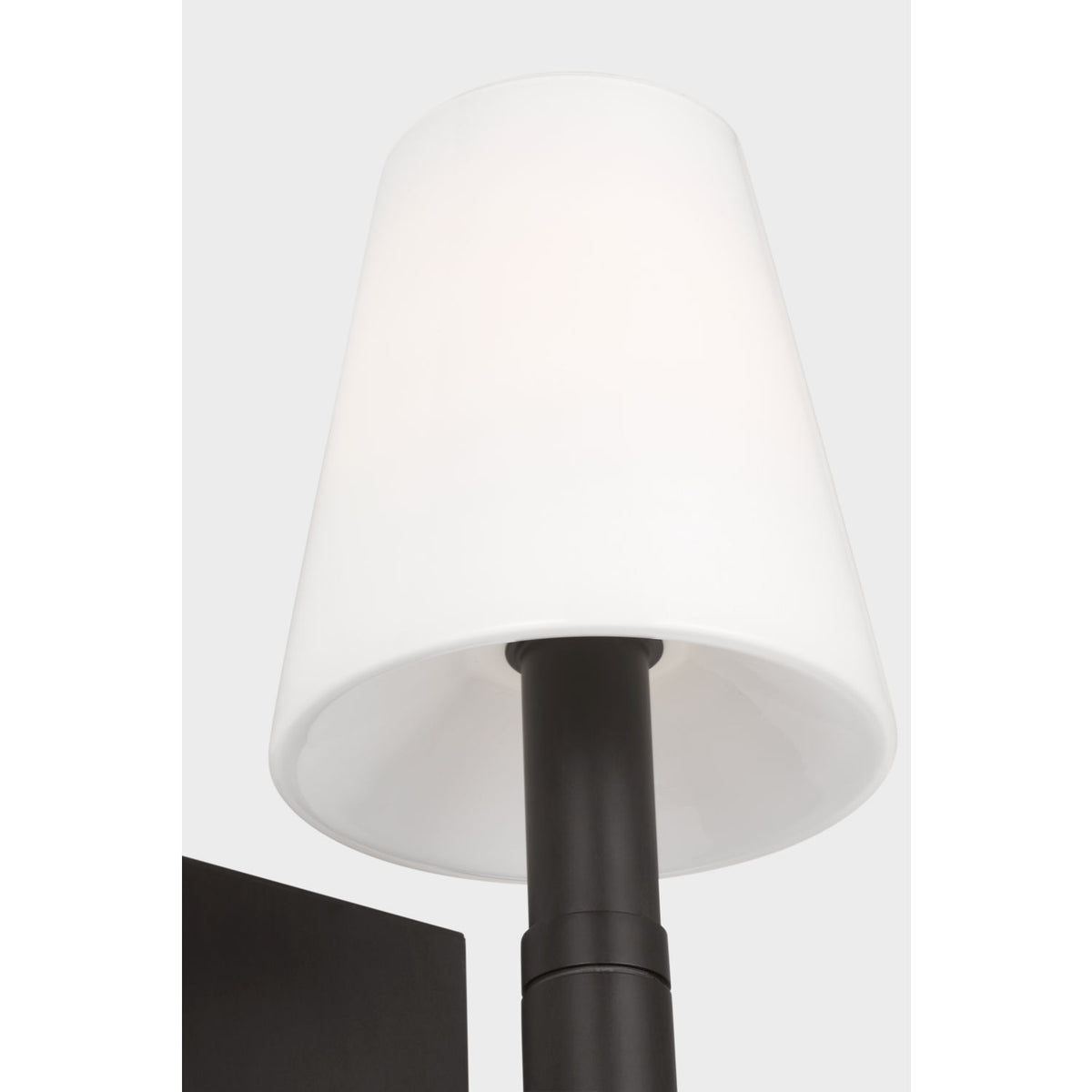 Applique murale de salle de bain haute classique Beckham de la collection Visual Comfort Studio TV1001AI