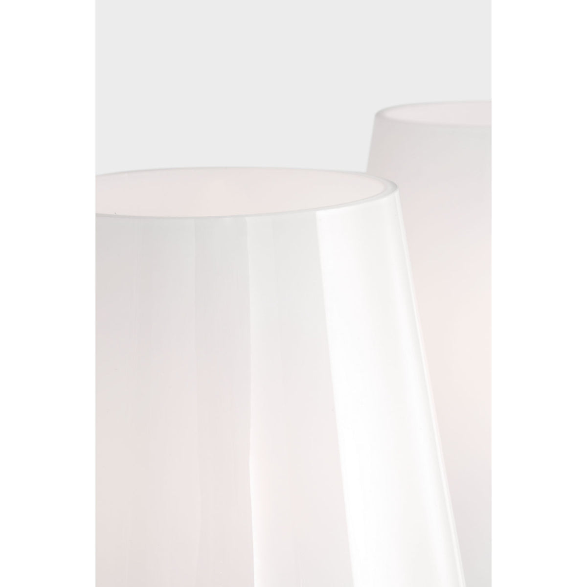 Applique murale de salle de bain Beckham Classic TV1022AI de la collection Visual Comfort Studio