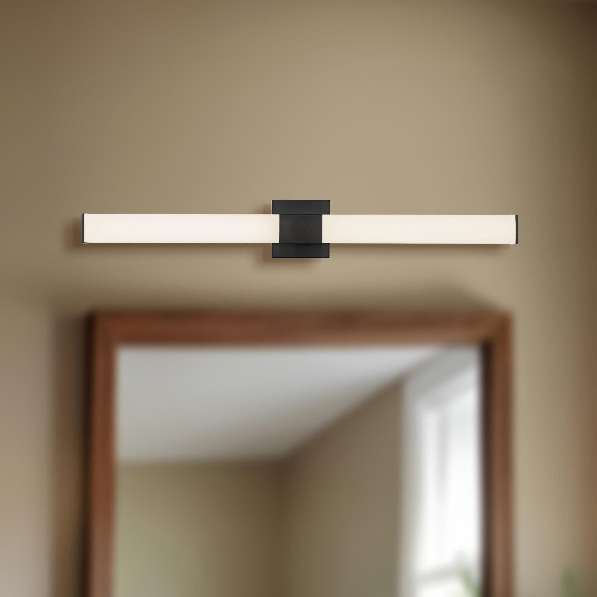 Applique murale et de coiffeuse Vivi WS36-018-BK de Kuzco Lighting