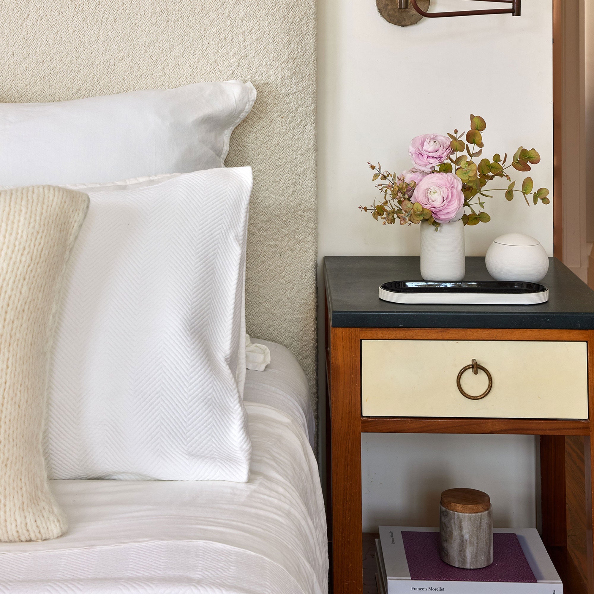 Ivory/Black|Tray