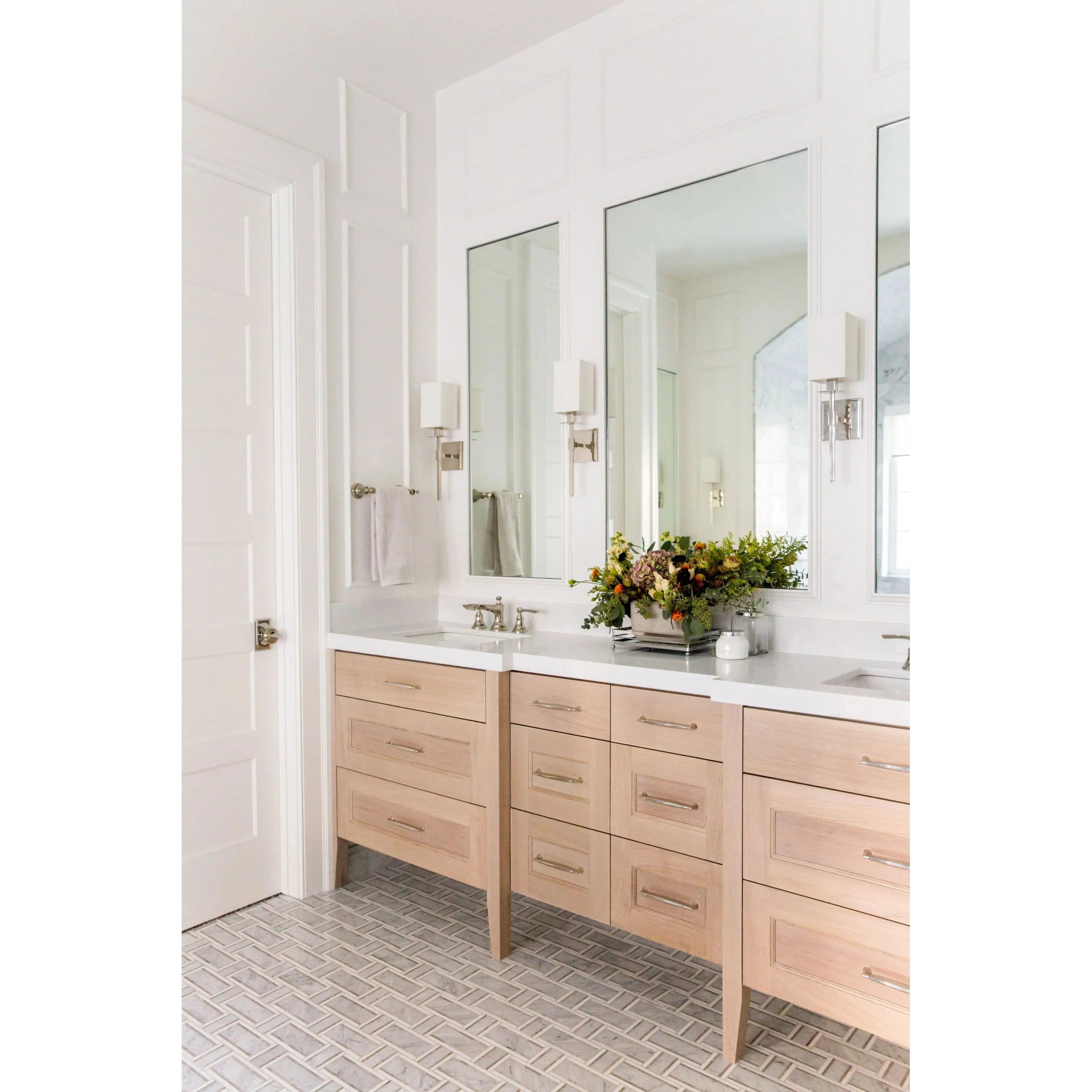 Hudson Valley Lighting - Taunton Wall Sconce - 4400-AGB | Montreal Lighting & Hardware