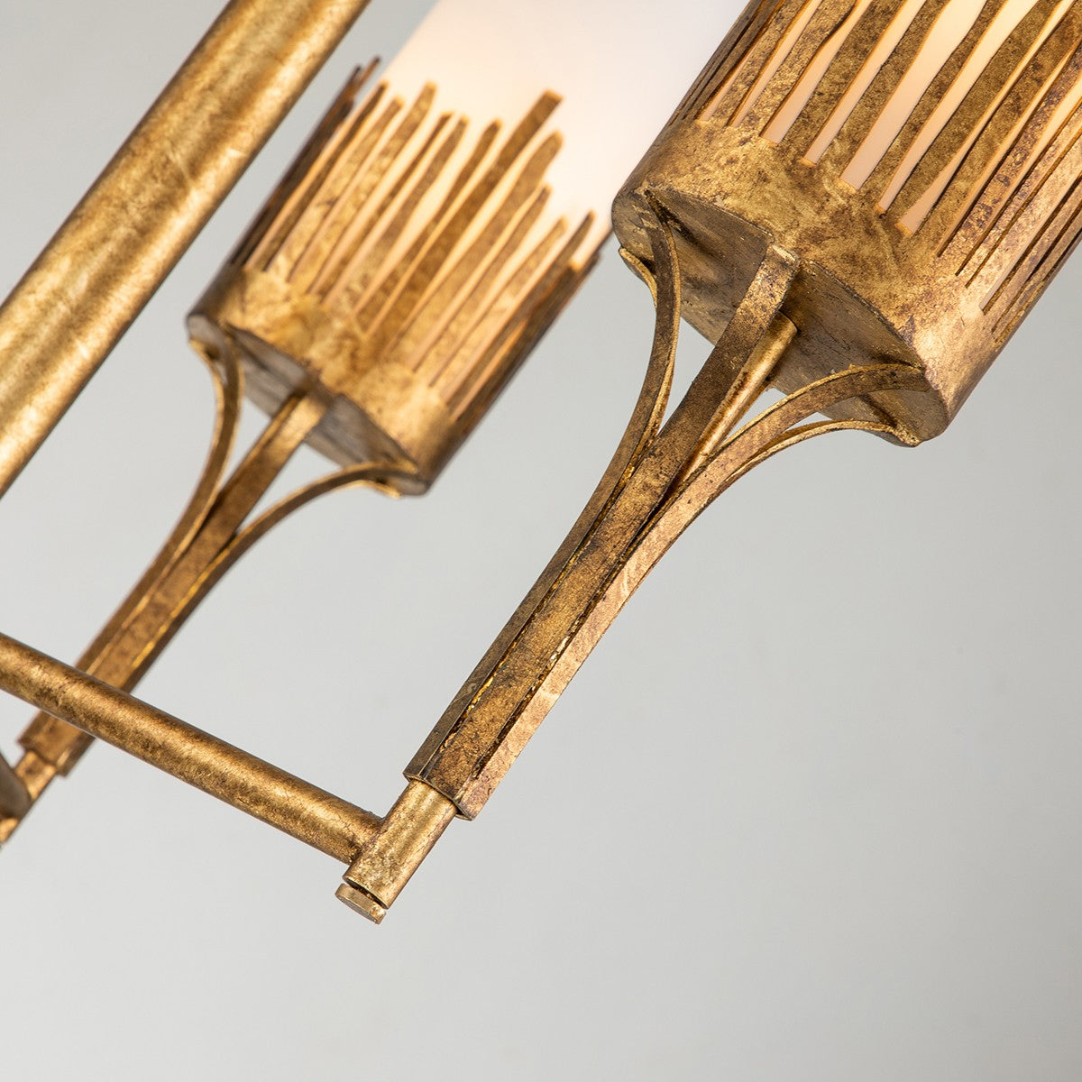 Lucas + McKearn - CH20319G-3 - Trois lumières Suspendu - Herbe à scie - Feuille d'or