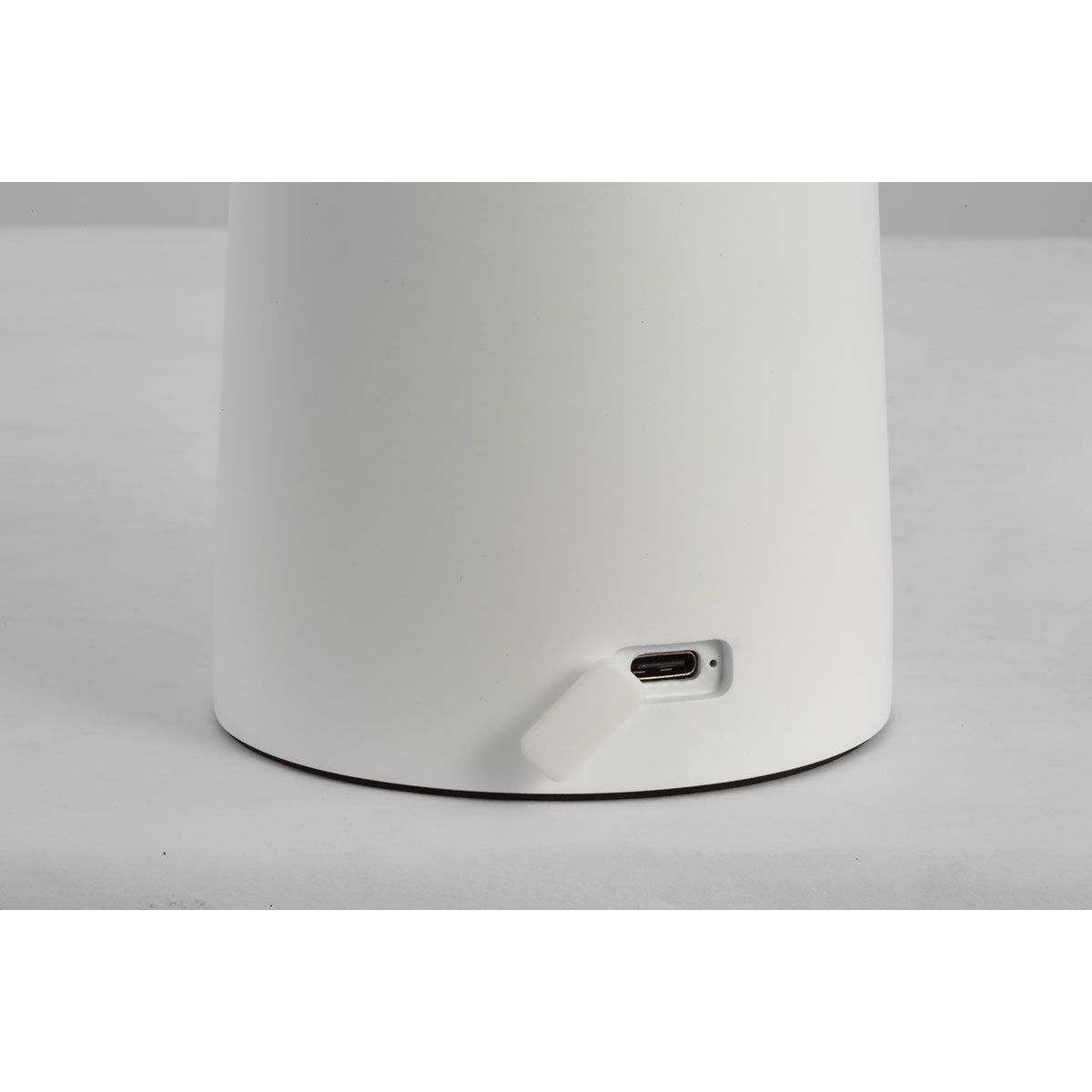 Visual Comfort Modern - SLTB56927W - LED Table Lamp - Sesa - Matte White