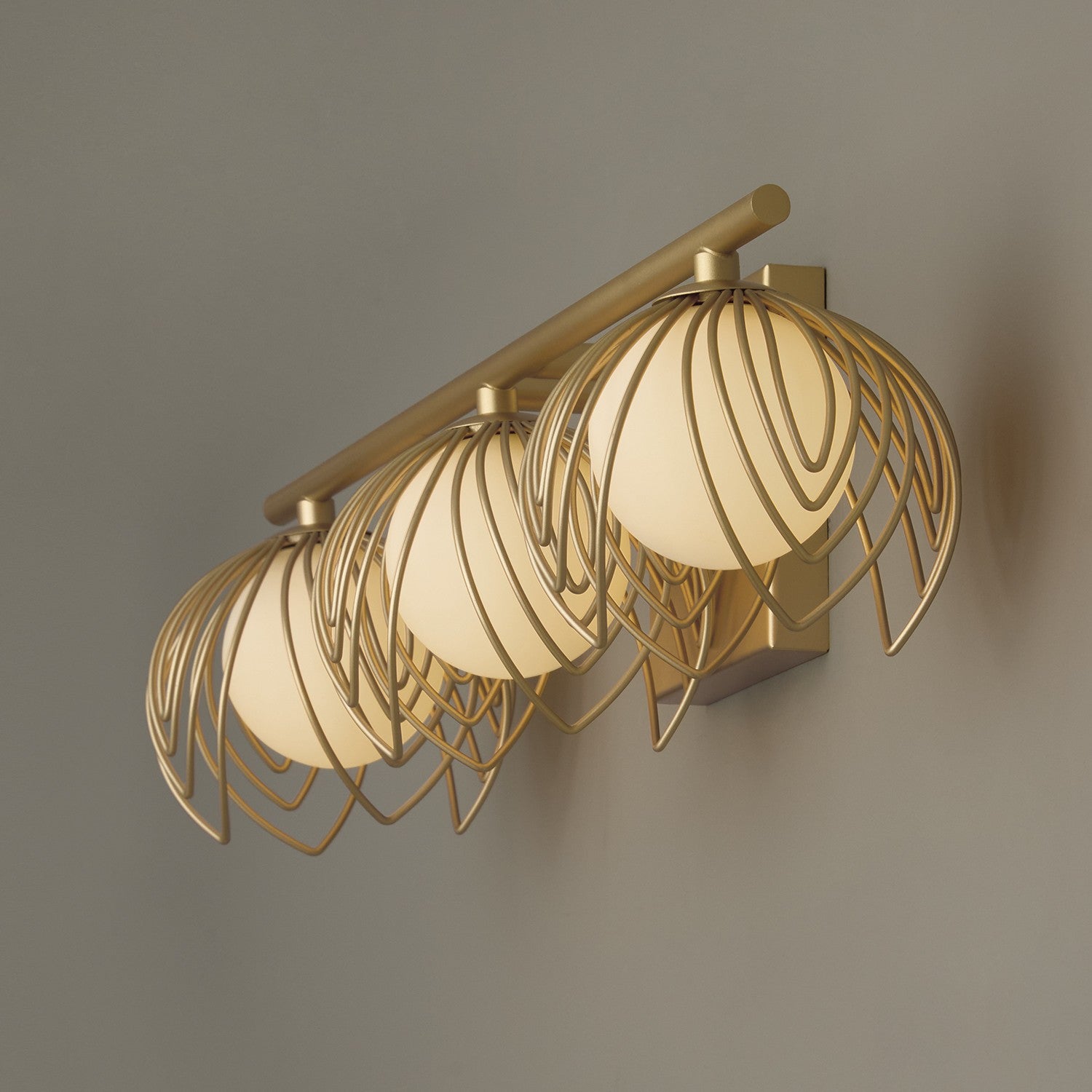 Éclairage Capital Lighting - 162131GF - Applique murale trois lumières - Flora - Or poli