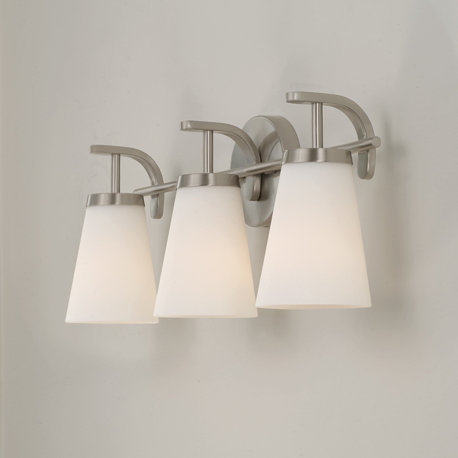 Éclairage Capital Lighting - 161031BN-660 - Applique murale à trois lumières - Drake - Nickel brossé
