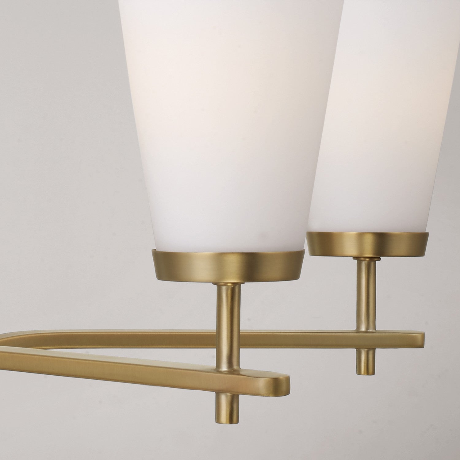 Éclairage Capital - 461051AD-660 - Cinq lampes Suspendu - Drake - Laiton vieilli