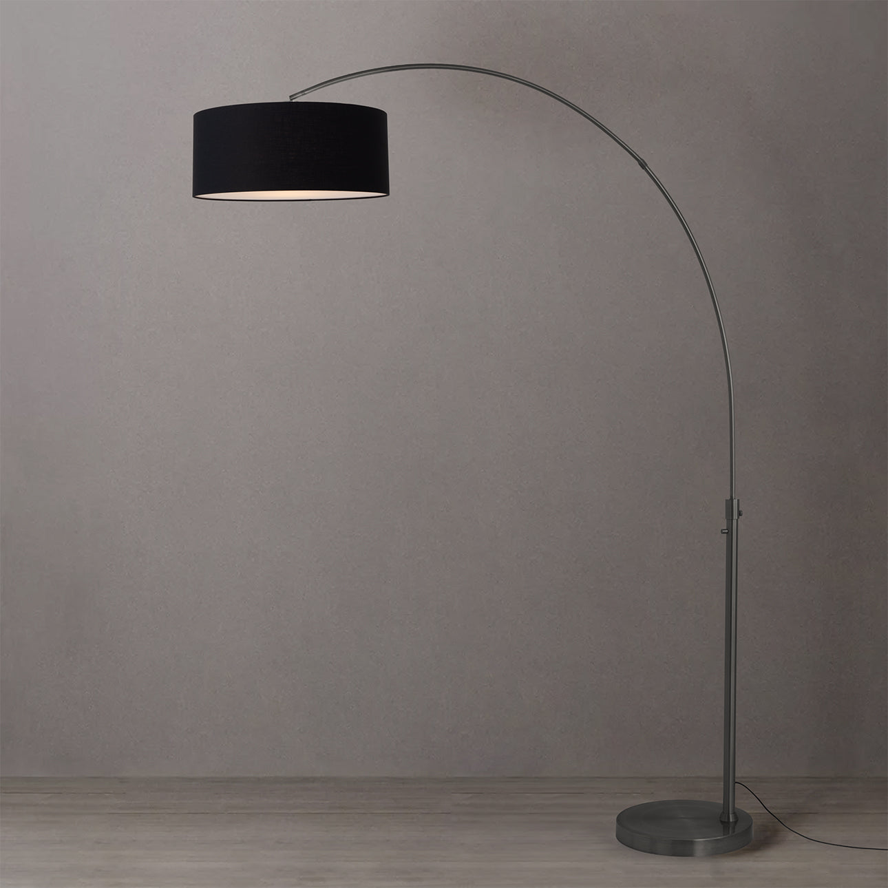 Lampe à arc flottante à une lumière Nova of California 2110826BK en nickel noir