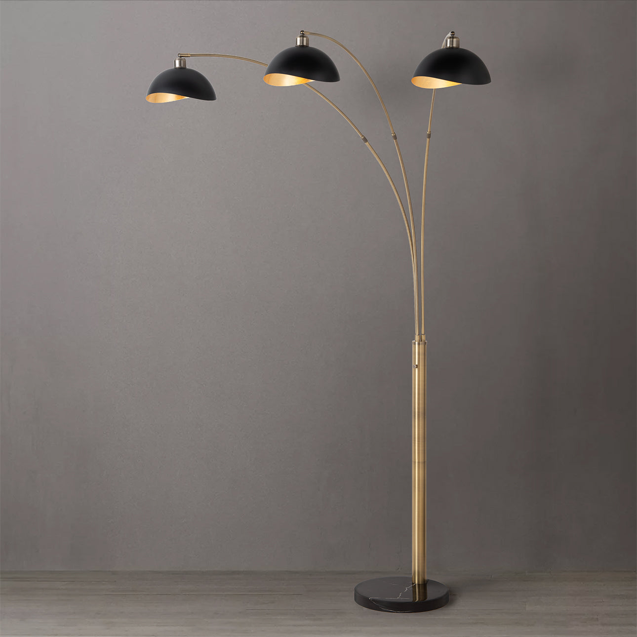 Lampe sur pied arquée à 3 lumières Luna Bella de Nova of California 2311017, en laiton vieilli