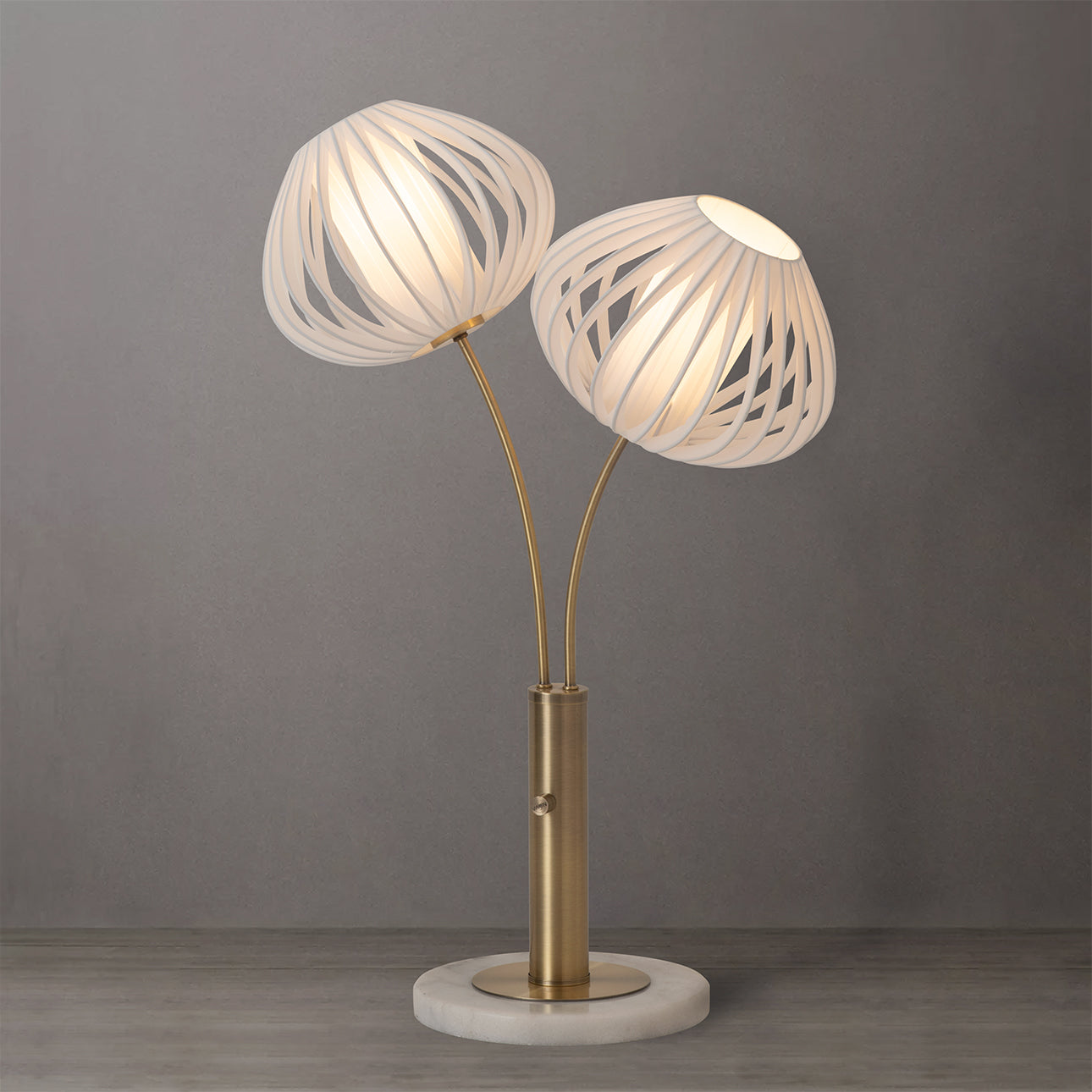 Nova of California 1210799WB Bloom 2-Light Lampe de table en laiton vieilli