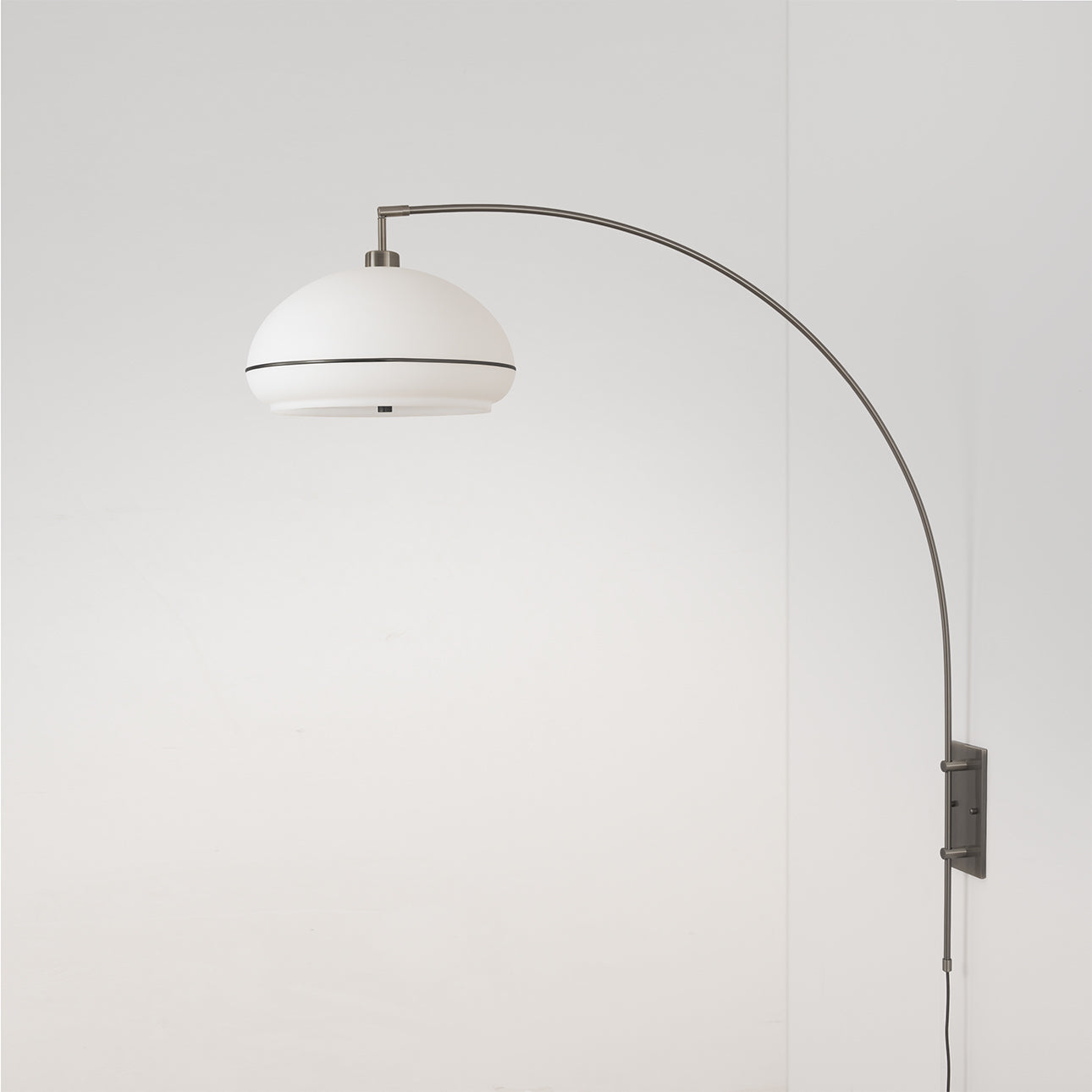 Lampe murale arquée Nova of California 2115836BKN Morelli en laiton vieilli