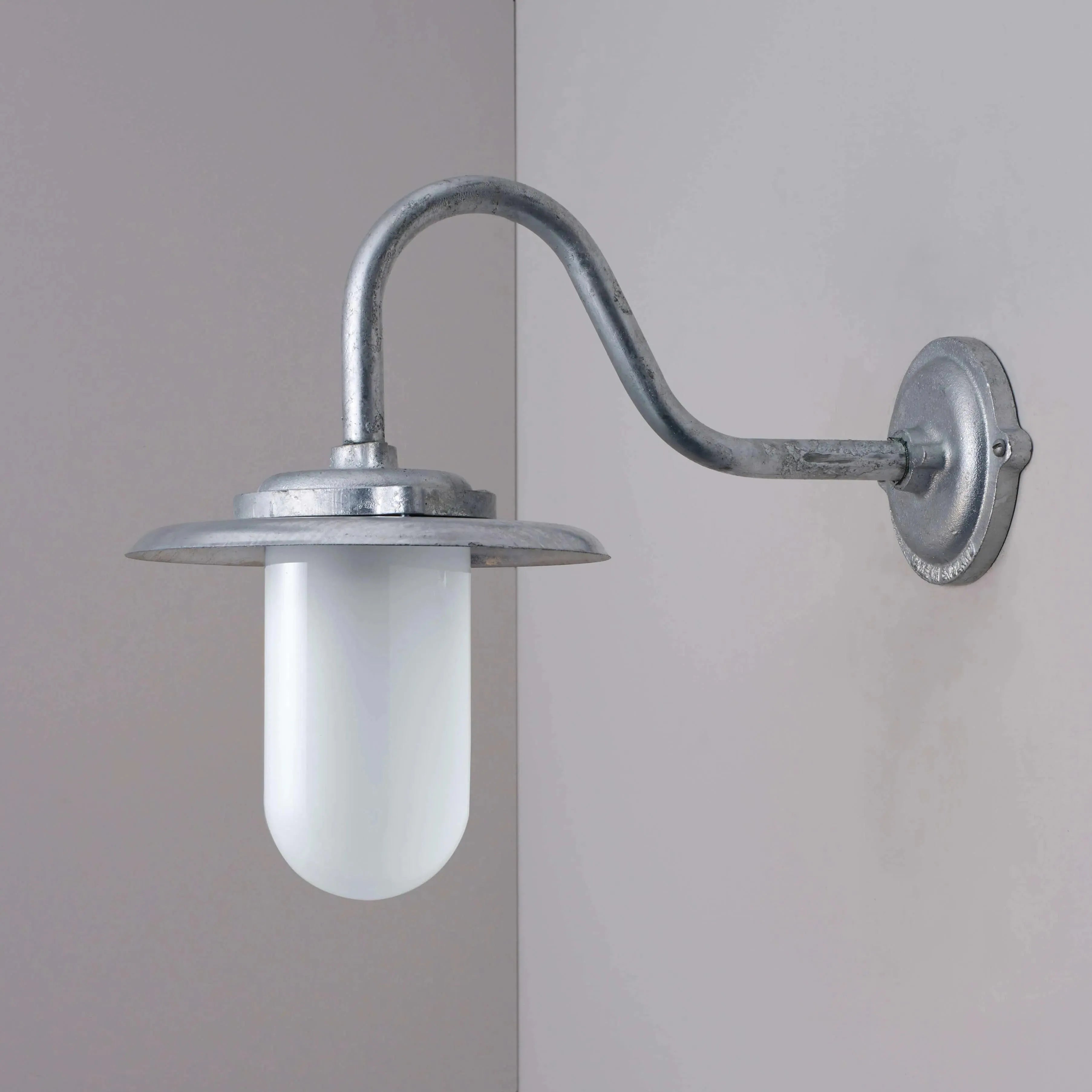 Davey Lighting - Exterior Bracket Light, 100W, Swan Neck 7677 - US-DP7677/GA/100F/S | Montreal Lighting & Hardware