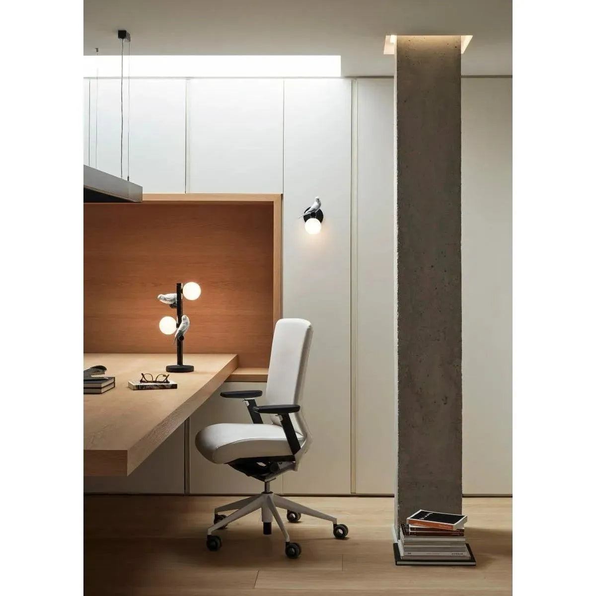 Lladro - Parrot Table Lamp - 01024055 | Montreal Lighting & Hardware