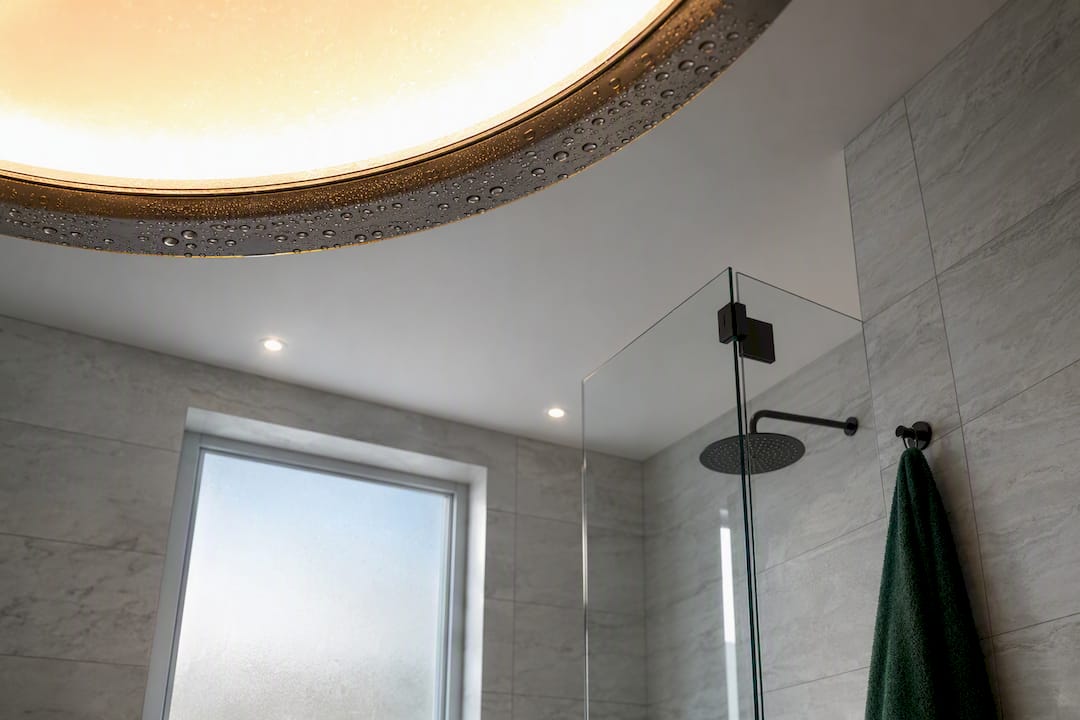 Steam-filled shower with recessed light detail