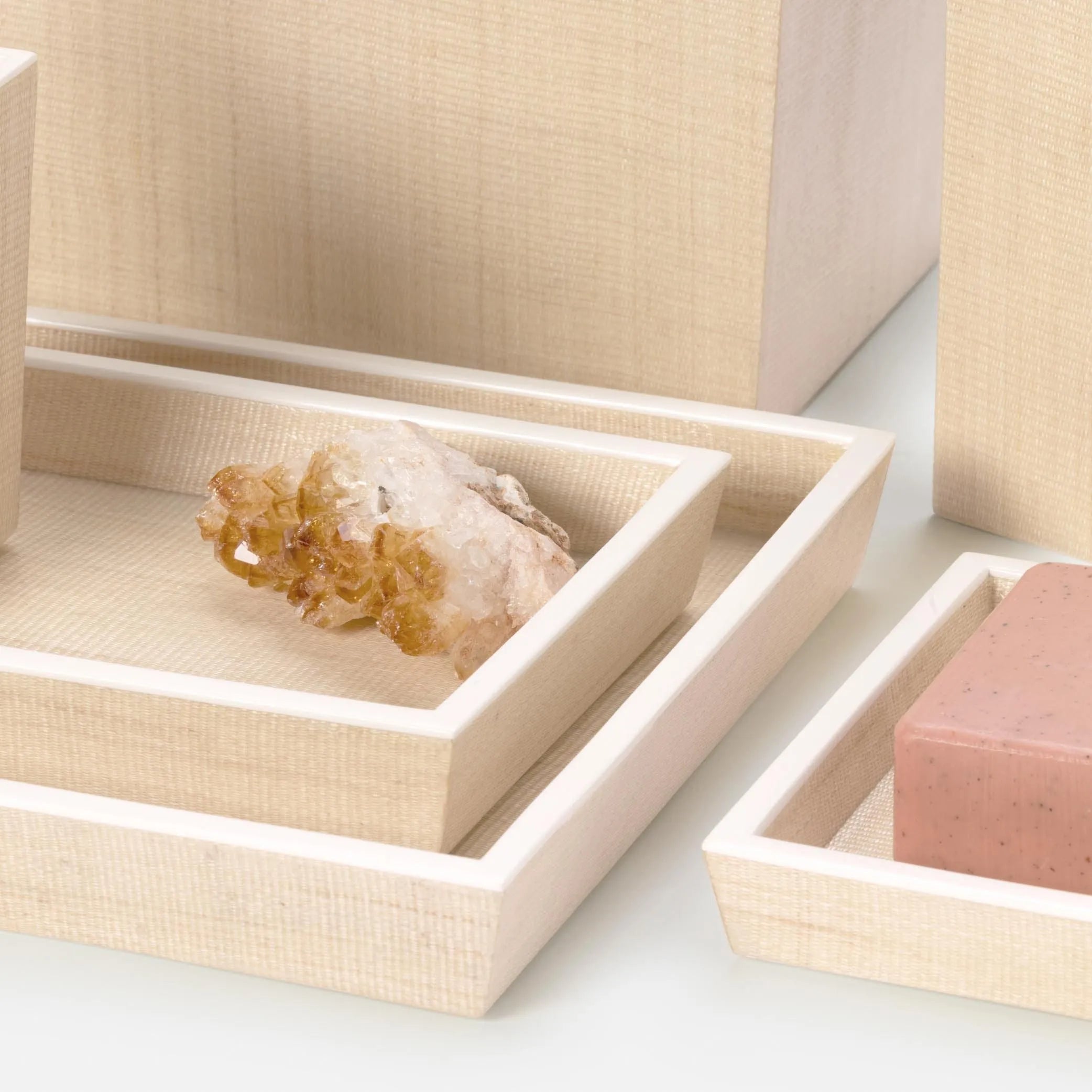 Pigeon and Poodle - PP001082 - Maranello Tray - Maranello - Beige Abaca/White Resin