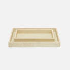 Ensemble de plateaux Manchester (25,4 cm L x 15,2 cm l x 3,8 cm H, 31,8 cm L x 24,1 cm l x 3,8 cm H) de Pigeon and Poodle PP000976, couleur ivoire, imitation galuchat réaliste.