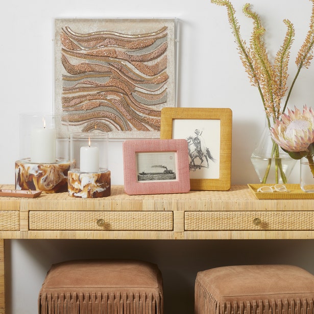 Halle Frame Collection
