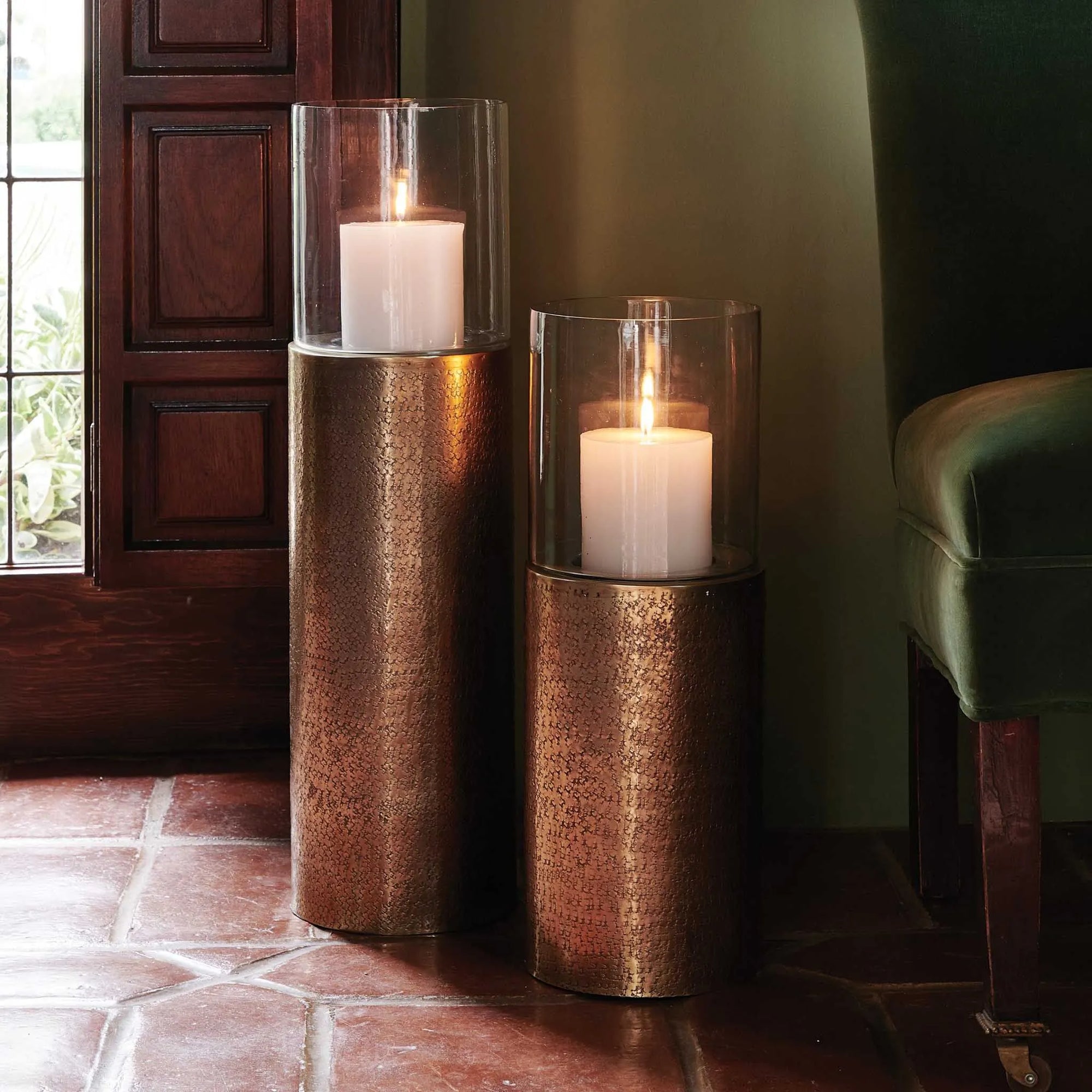 Pigeon and Poodle - PP004351 - Ismay Hurricane - Ismay - Antiqued Hammered Iron