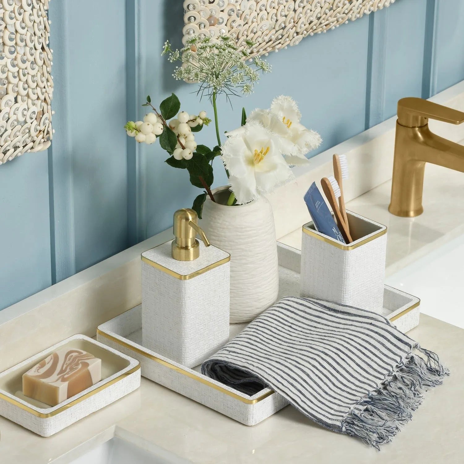 Pigeon and Poodle - PP007224 - Nicosia Guest Towel - Nicosia - White/Gray 100% Linen