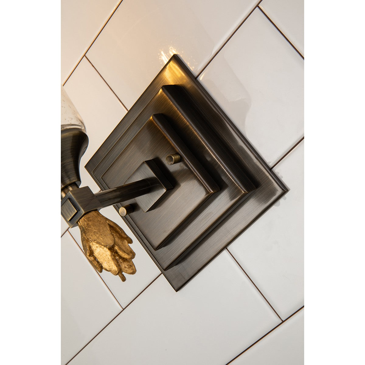 Lucas + McKearn - BB1022DB-1-F1G - Une lampe Murale - Vétiver - Bronze foncé