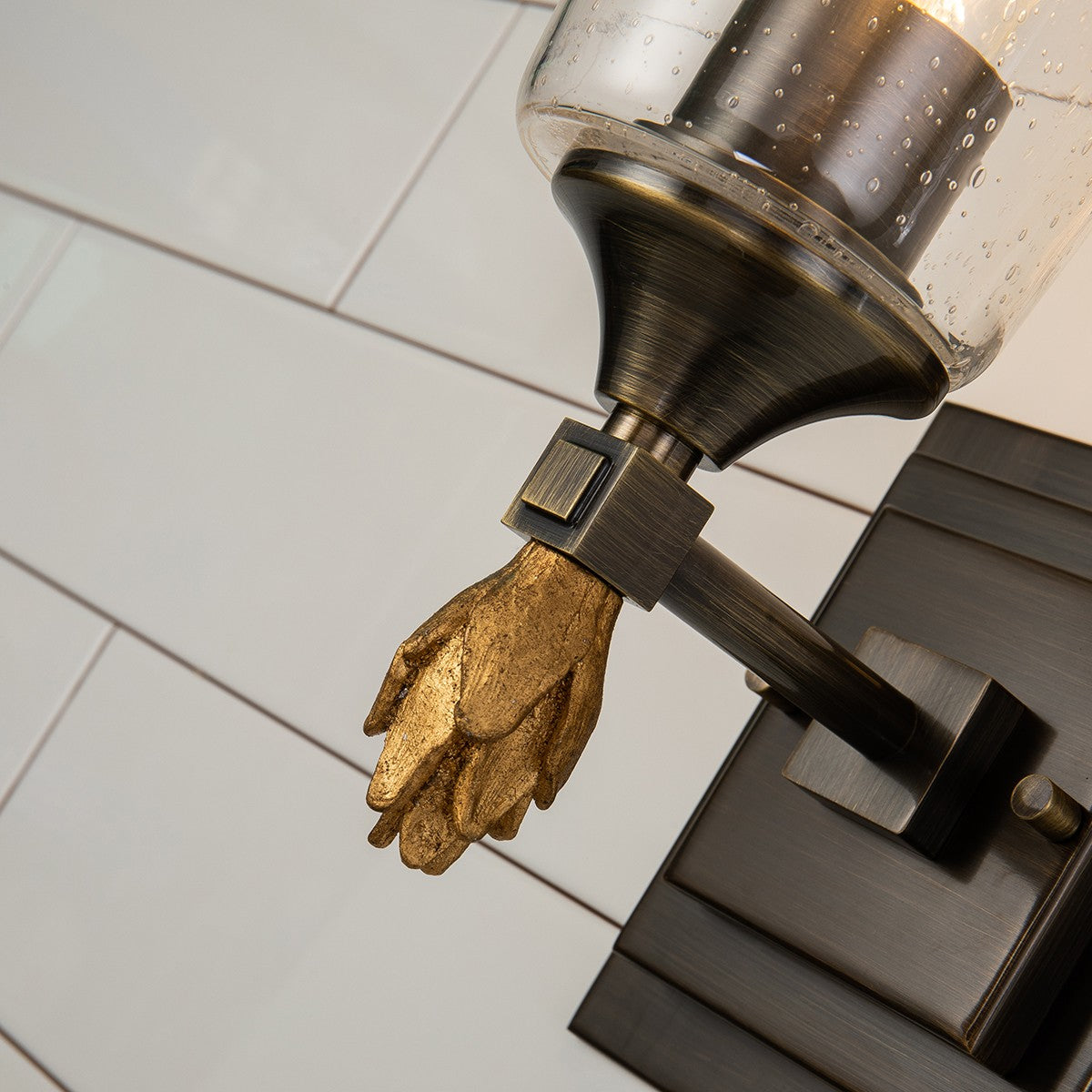Lucas + McKearn - BB1022DB-1-F1G - Une lampe Murale - Vétiver - Bronze foncé