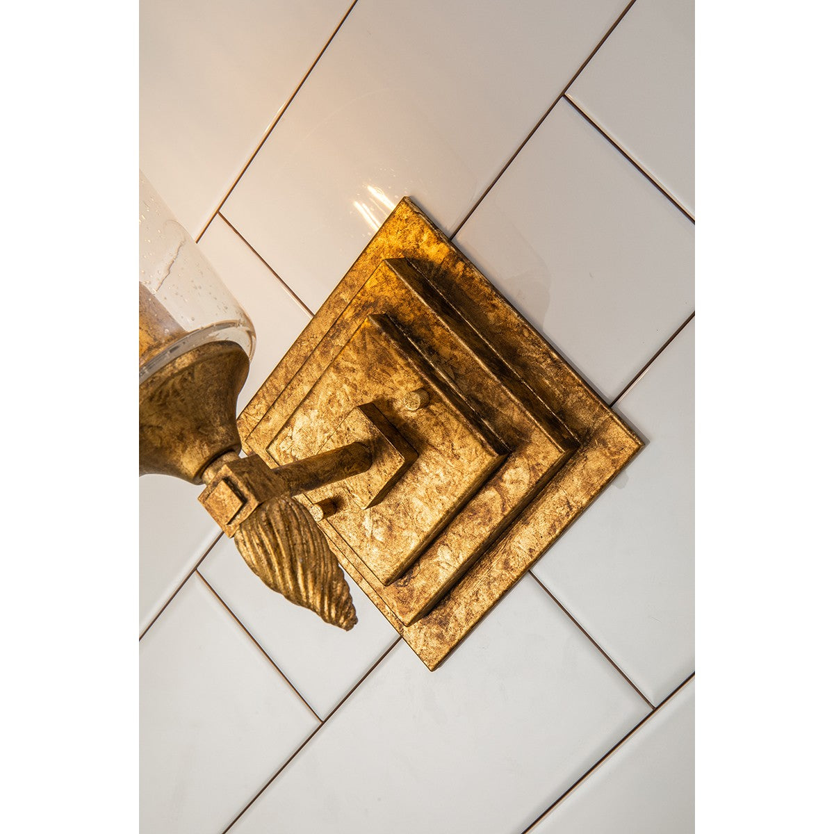Lucas + McKearn - BB1022G-1-F2G - Une lampe Murale - Vétiver - Feuille d'or