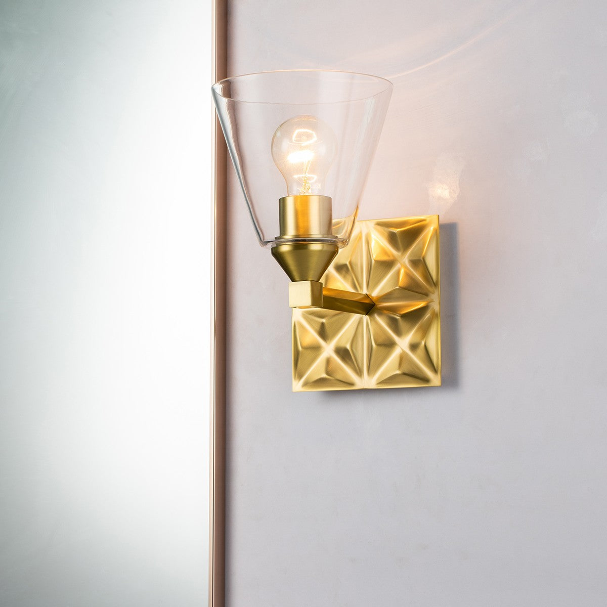 Lucas + McKearn - BB1302AGB-1 - Une lampe Murale - Alpha - Laiton vieilli