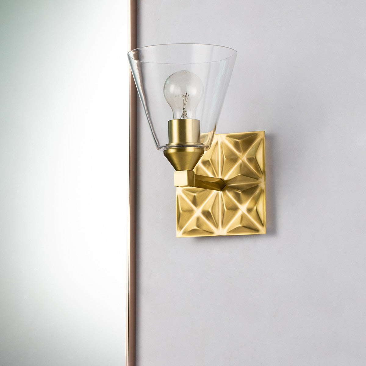 Lucas + McKearn - BB1302AGB-1 - Une lampe Murale - Alpha - Laiton vieilli