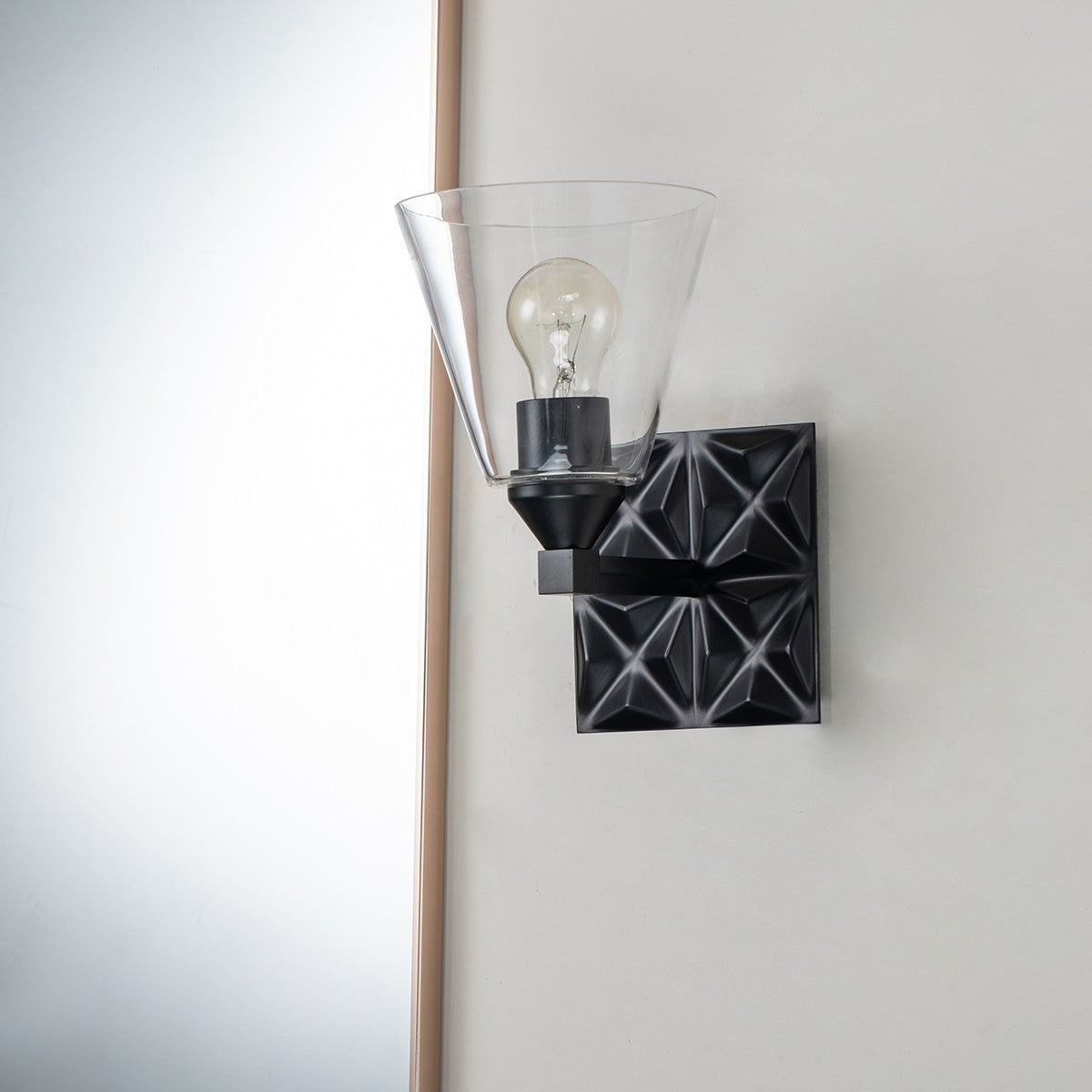 Lucas + McKearn - BB1302MB-1 - Une lumière Murale - Alpha - Noir mat