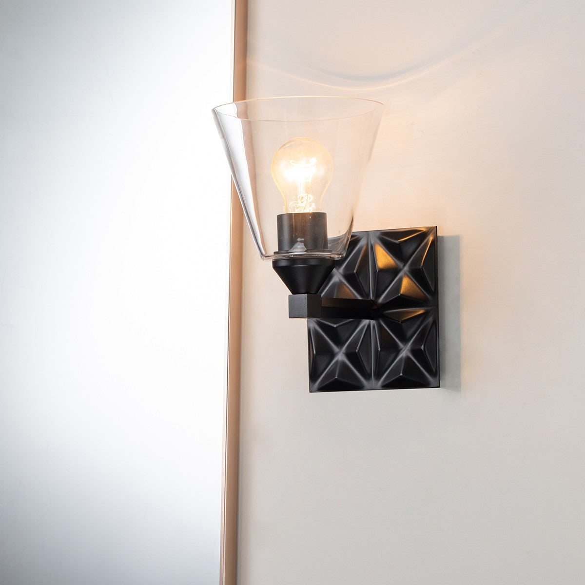 Lucas + McKearn - BB1302MB-1 - Une lumière Murale - Alpha - Noir mat