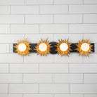 Lucas + McKearn - BB90417-4 - Applique murale à quatre lumières - Soleil - Blanc cassé + Or