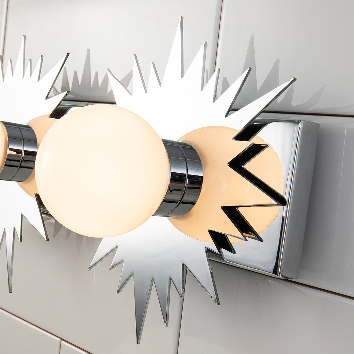 Lucas + McKearn - BB90417PC-4 - Applique murale à quatre lumières - Soleil - Chrome poli