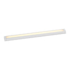 Luminaire encastré mince CounterMax 120 V de Maxim Lighting 88952WT, blanc, à placer sous un meuble.