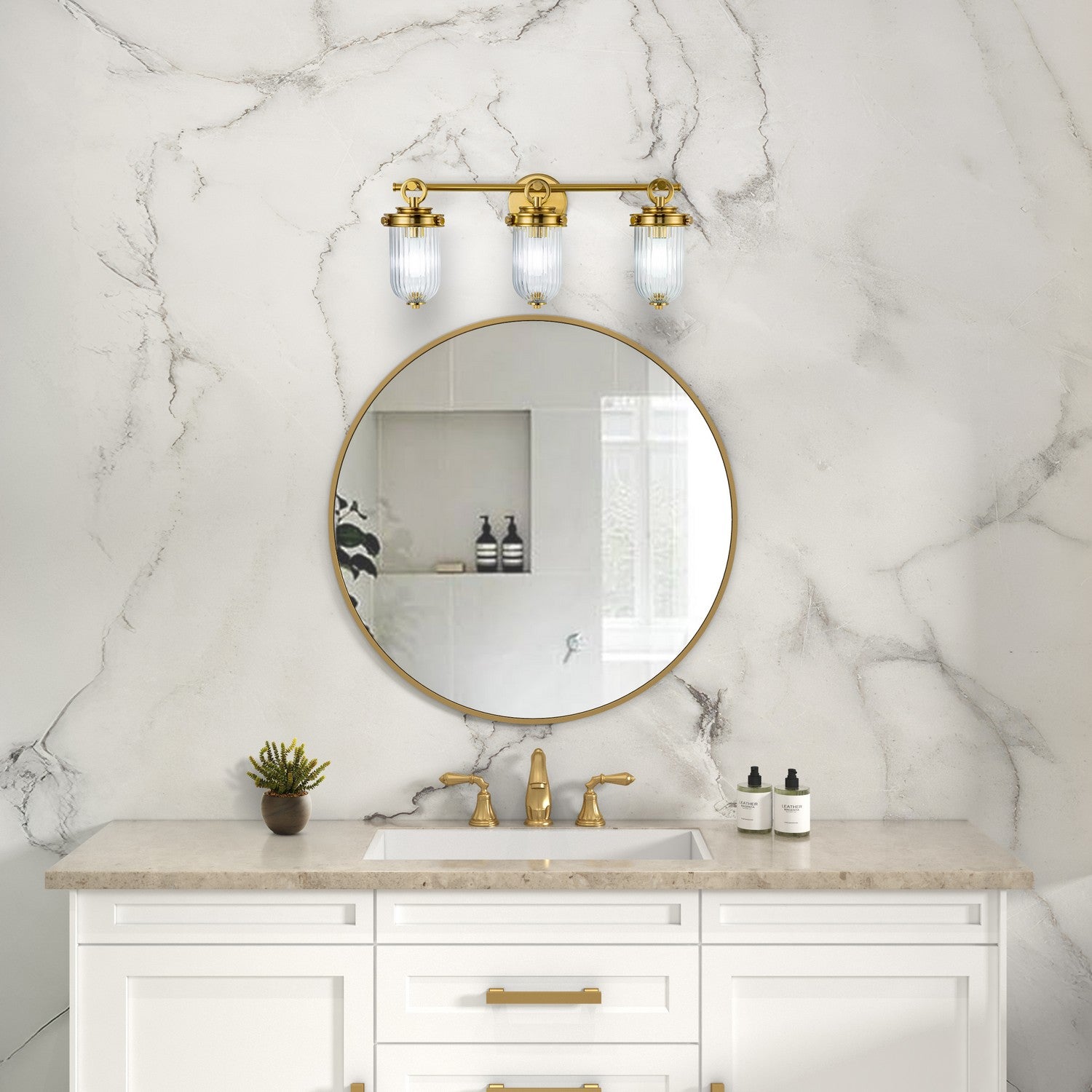 Artcraft Canada - AC12023BR - Applique murale trois lumières - Myla - Laiton vieilli