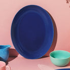 Lyngby Porcelæn 201953 Plat de service ovale couleur Rhombe en bleu foncé