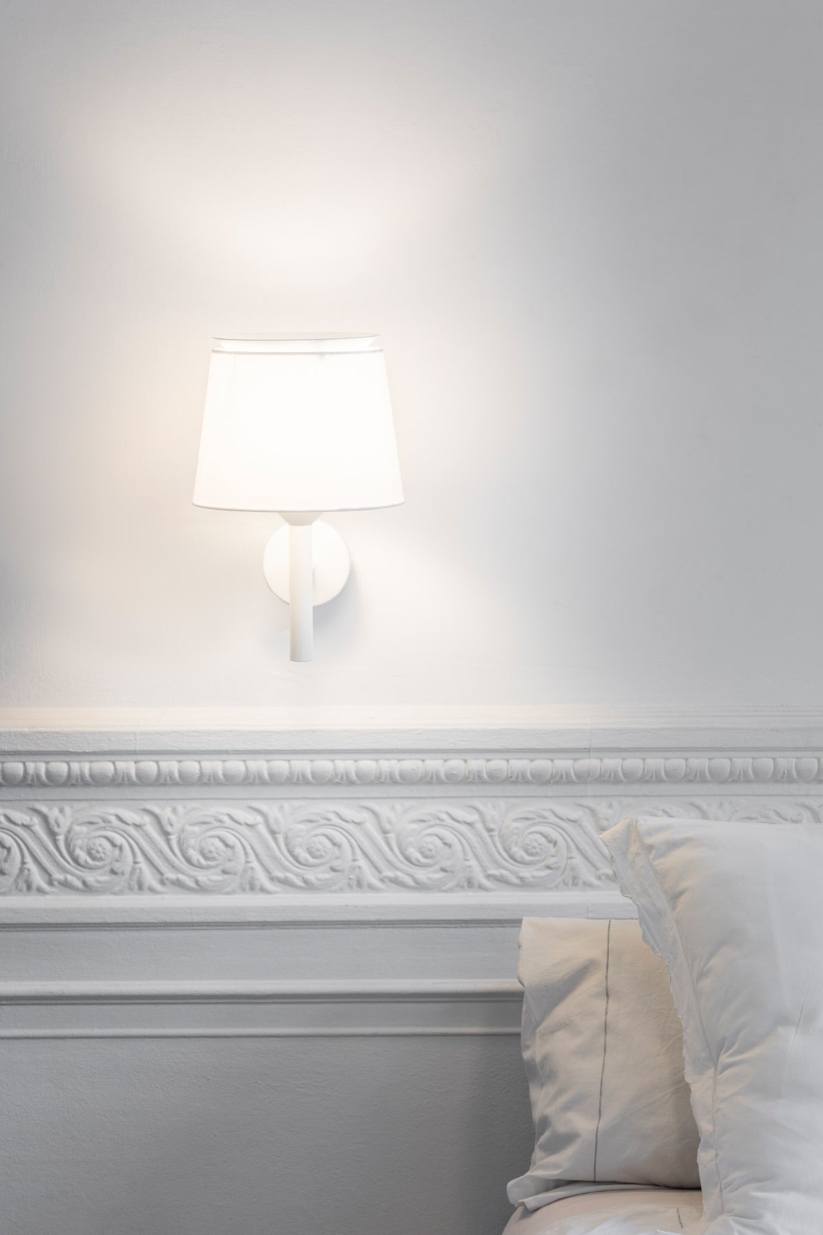 Faro Barcelona 20300-92-US Savoy Wall Sconce in White/White